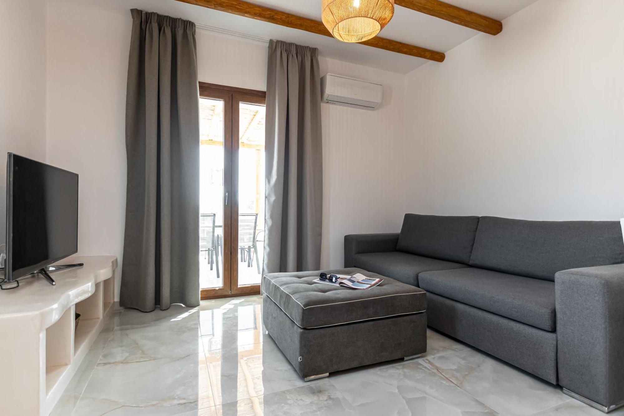 Naxos Beachwalk Villa Plaka Maragkas エクステリア 写真